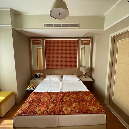 Club Grand Side Hotel Bagian luar foto