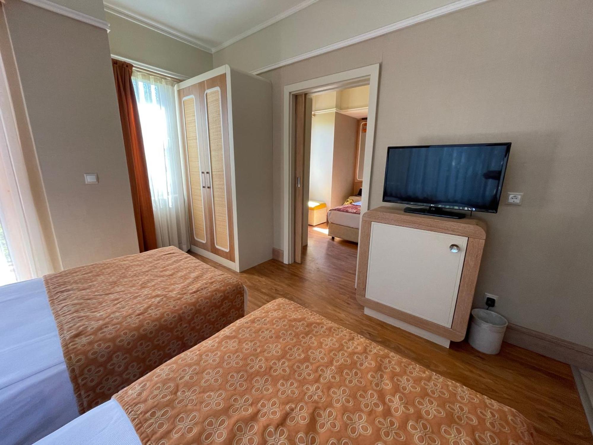 Club Grand Side Hotel Bagian luar foto